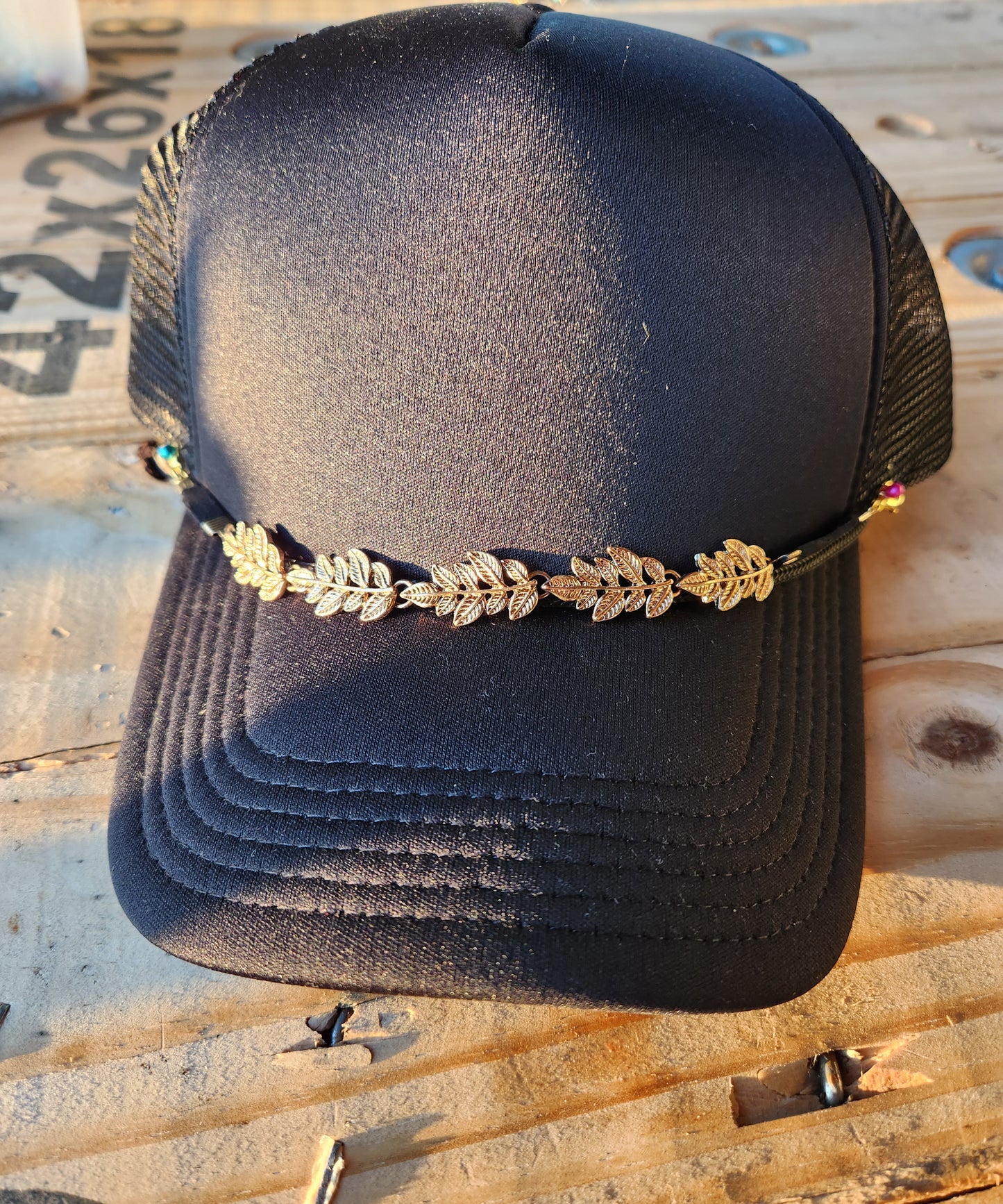 Trucker Hat Golden Leaves Chain